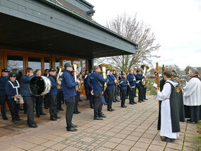 Allerseelen mit Segnung der Gräber auf dem Friedhof in Naumburg (© Karl-Franz Thiede)